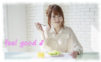 食事中の若い女性（feel good）